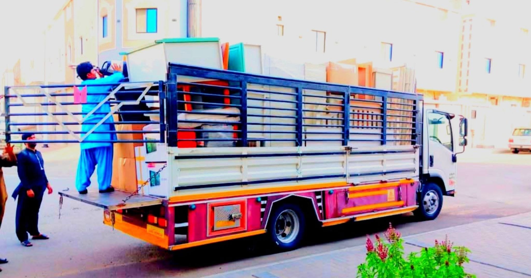Professional moving services for households and offices